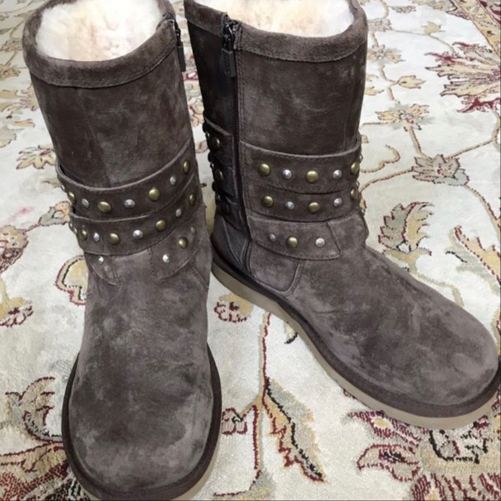 Ugg Clovis Boot - image 4